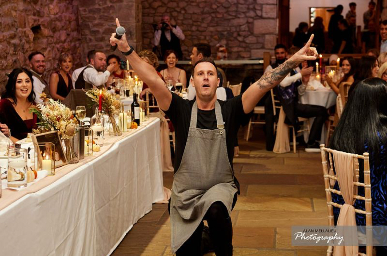 A singing waiter surprising the guests at the start of his performance